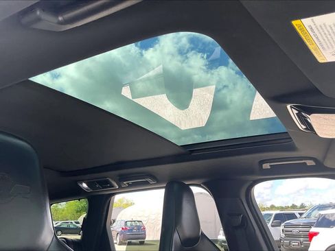 Used 2020 Land Rover Range Rover Sport SVR image 13