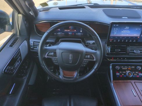 Certified 2024 Lincoln Navigator L Reserve image 17