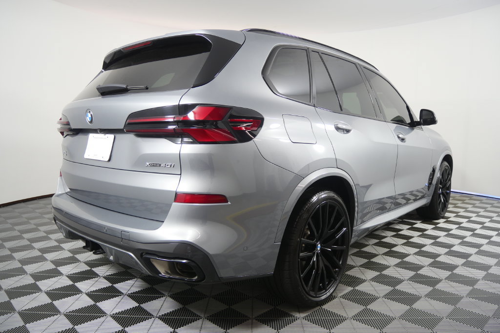 Certified 2024 BMW X5 xDrive40i w/ M Sport Package AWD/4WD image 4