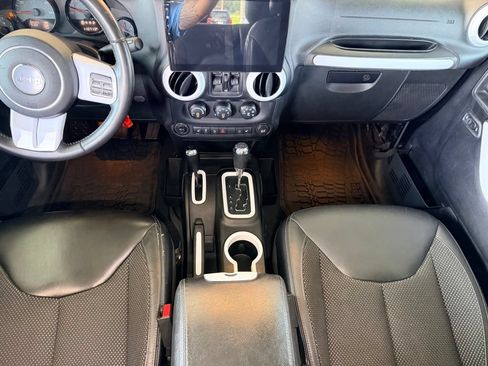 Used 2016 Jeep Wrangler Unlimited Sahara AWD/4WD image 16