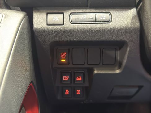 Used 2022 Nissan Frontier PRO-4X w/ Technology Package image 32