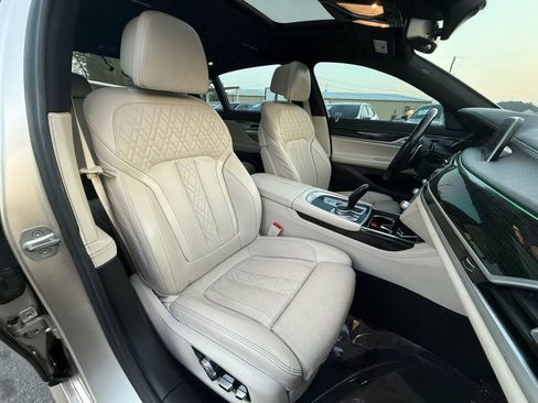 Used 2022 BMW 740i w/ Luxury Rear Seating Package RWD image 16