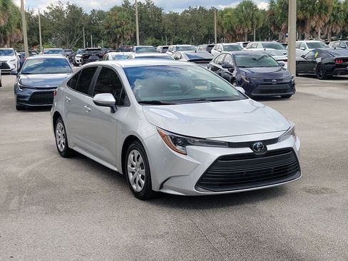 Used 2024 Toyota Corolla LE FWD image 2