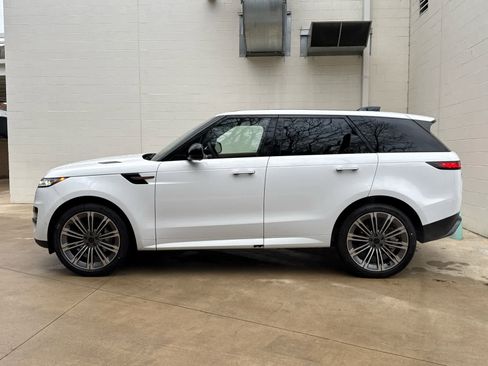 New 2026 Land Rover Range Rover Sport SE image 5