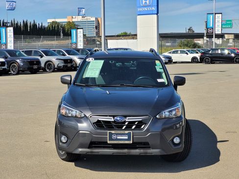 Used 2023 Subaru Crosstrek 2.0i Premium AWD/4WD image 2