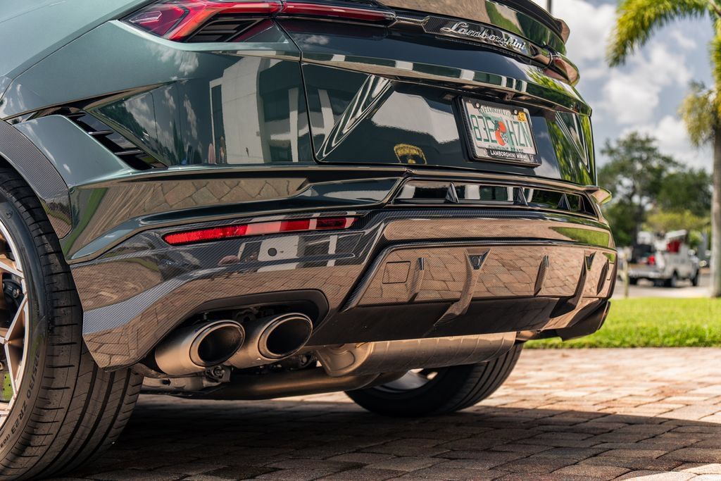 Used 2024 Lamborghini Urus Performante AWD/4WD image 19
