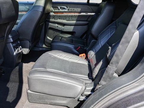 Used 2018 Ford Explorer Platinum image 24