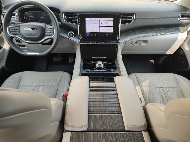 Used 2024 Jeep Wagoneer L Series II w/ Flexible Seating Group RWD image 9