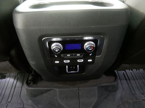 Used 2023 GMC Yukon XL Denali image 23