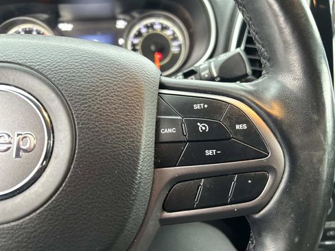 Used 2019 Jeep Cherokee Limited image 20