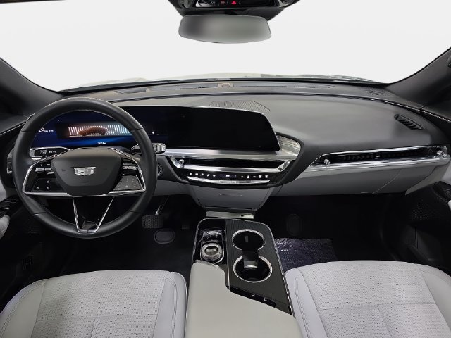 Certified 2024 Cadillac Lyriq Luxury AWD/4WD image 9