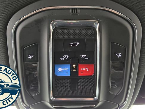Used 2024 Jeep Wagoneer L Series II w/ Flexible Seating Group AWD/4WD image 23