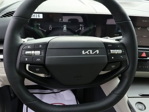 New 2026 Kia Sportage EX image 29