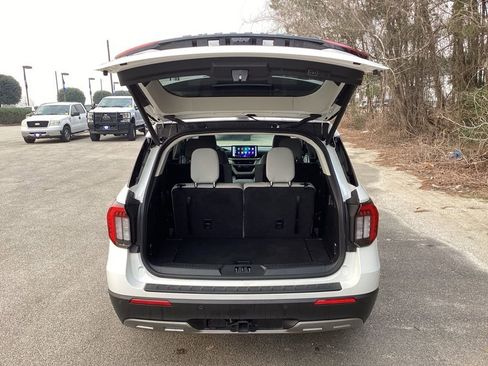 Used 2025 Ford Explorer Active w/ Active Comfort Package image 9