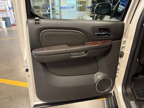 Used 2014 GMC Yukon XL Denali AWD/4WD image 27