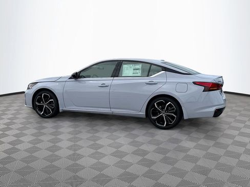 Used 2025 Nissan Altima 2.5 SR FWD image 7