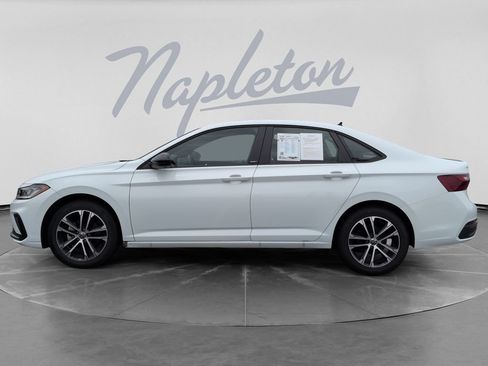 Used 2025 Volkswagen Jetta Sport FWD image 4