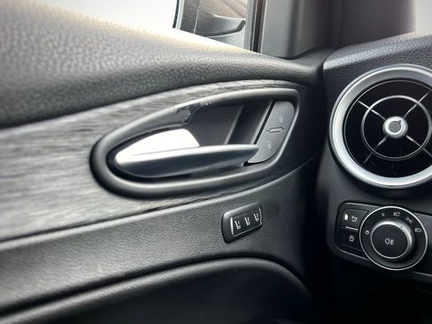 Used 2023 Alfa Romeo Stelvio Sprint image 44