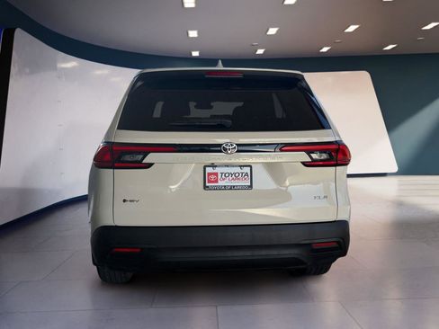 Used 2024 Toyota Grand Highlander XLE image 4