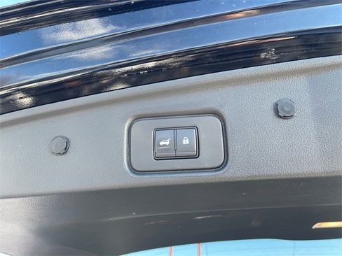 Used 2024 Nissan Pathfinder SL w/ Lighting Package (N92) image 18