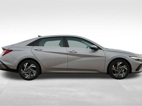 New 2026 Hyundai Elantra Limited image 9