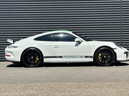 Certified 2016 Porsche 911 R RWD image 9