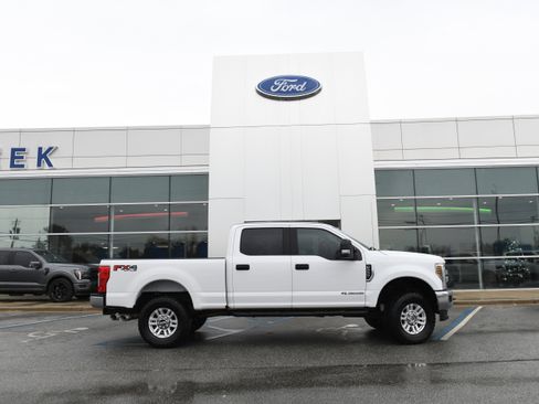 Used 2018 Ford F250 XLT w/ XLT Value Package AWD/4WD image 2