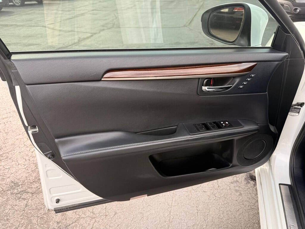 Used 2014 Lexus ES 350 w/ Ultra Luxury Package FWD image 7