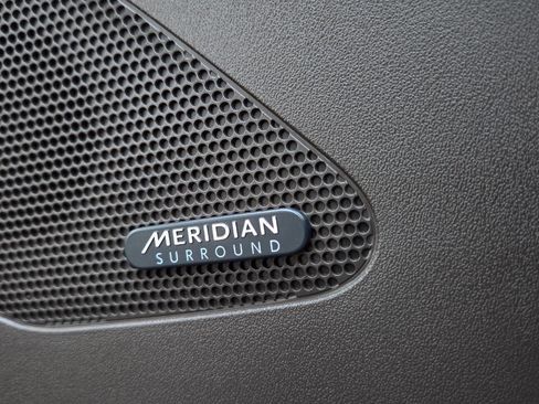 Used 2017 Jaguar F-PACE Prestige image 53