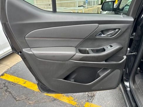 Used 2023 Chevrolet Traverse RS AWD/4WD image 27