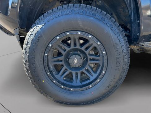 Used 2021 Toyota Tacoma SR5 w/ Technology Package image 9