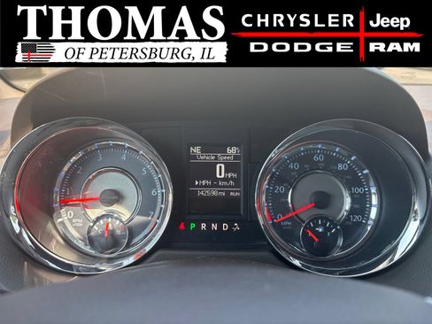 Used 2013 Chrysler Town & Country Touring FWD image 16
