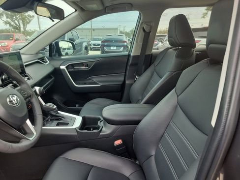 Used 2023 Toyota RAV4 XLE Premium image 18