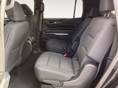 Used 2025 Chevrolet Traverse LT FWD image 25