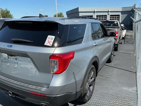 Used 2023 Ford Explorer XLT w/ Equipment Group 202A RWD image 7