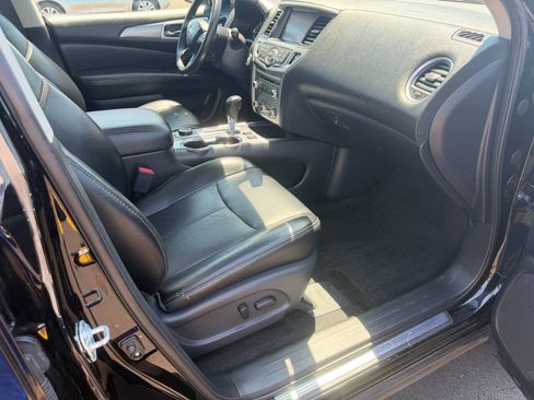 Used 2018 Nissan Pathfinder SL w/ SL Premium Package AWD/4WD image 16