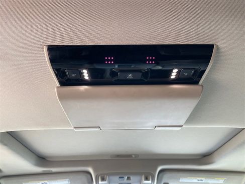 Used 2018 GMC Yukon Denali w/ Open Road Package image 16