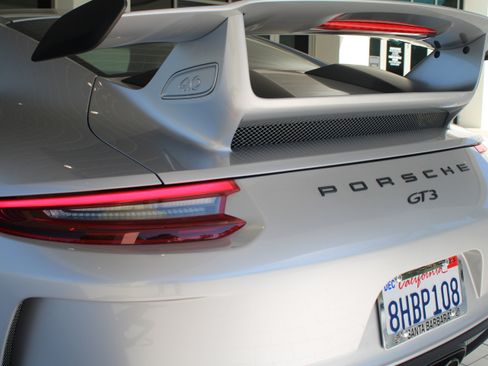 Used 2018 Porsche 911 GT3 RWD image 15