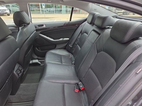 Used 2016 Kia Cadenza Premium w/ Technology Package FWD image 9