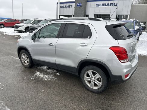 Used 2019 Chevrolet Trax LT w/ LT Convenience Package image 14