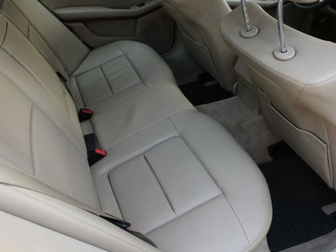 Used 2011 Mercedes-Benz E 350 4MATIC Sedan image 20