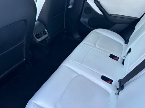 Used 2021 Tesla Model Y Long Range AWD/4WD image 15