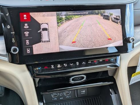 New 2026 Jeep Grand Cherokee Limited w/ Luxury Tech Group II AWD/4WD image 23