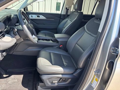 Used 2025 Ford Explorer Active w/ Active Comfort Package AWD/4WD image 11