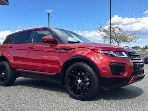 Used 2018 Land Rover Range Rover Evoque SE image 2