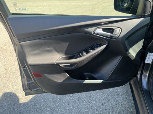 Used 2015 Ford Focus SE w/ Equipment Group 201A FWD image 17