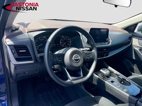 Used 2023 Nissan Rogue S FWD image 11