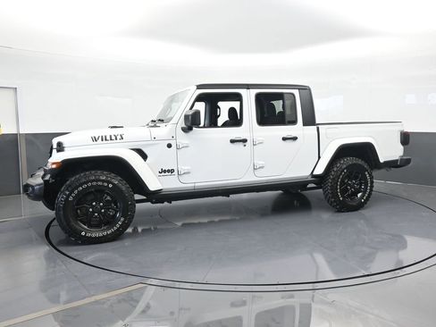 Used 2024 Jeep Gladiator Sport image 2