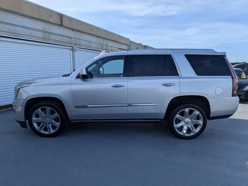 Used 2018 Cadillac Escalade Premium Luxury AWD/4WD image 6