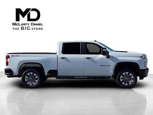 Used 2022 Chevrolet Silverado 2500 Custom w/ Custom Value Package image 6
